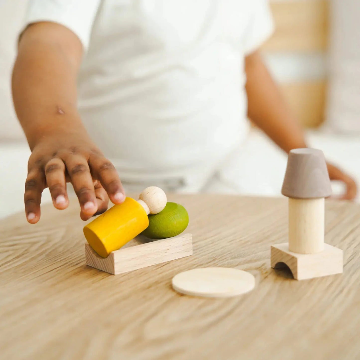 Lubulona Wooden Peg Doll Play Set – At·Home Collection