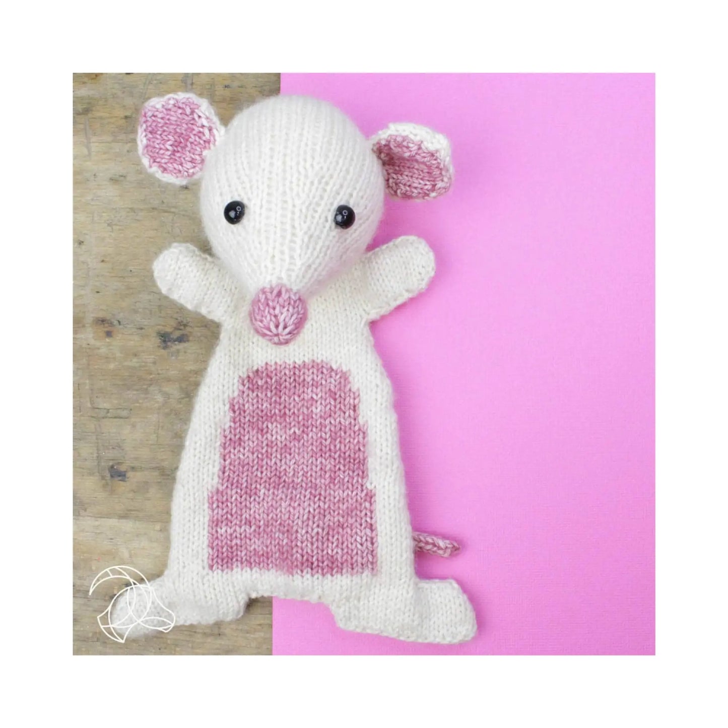 Hand-knitted mouse made with Scheepjes yarn - Alder & Alouette