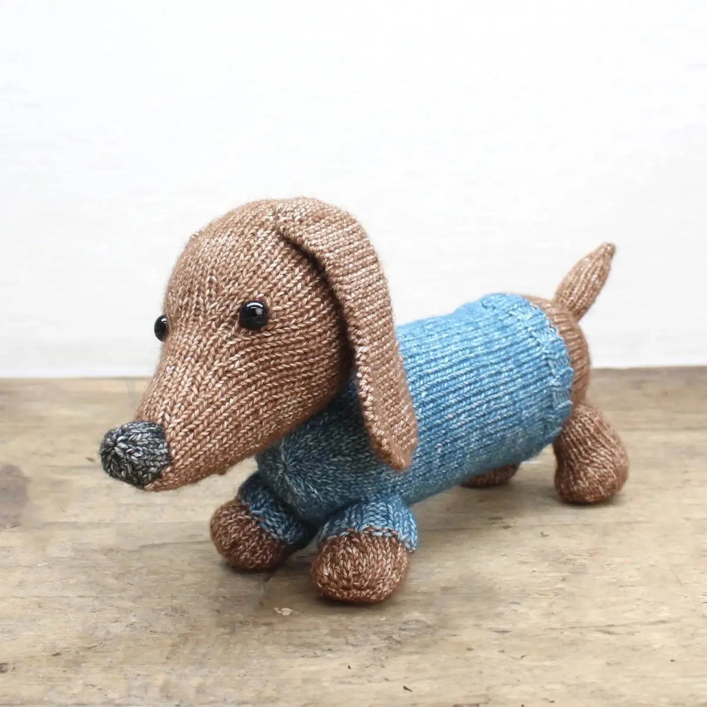 Front view dachshund from knitting craft kit - Alder & Alouette