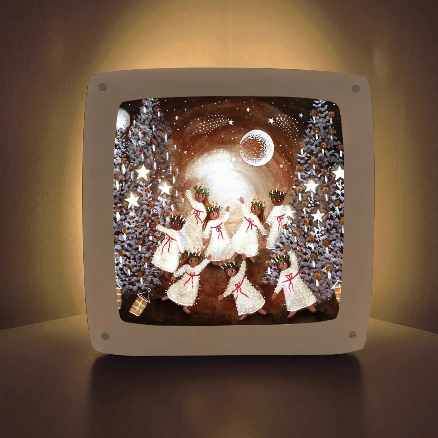 Toverlux lamp plate in a wooden lamp featuring a Saint Lucia Festival of Light winter scene with trees and snow
