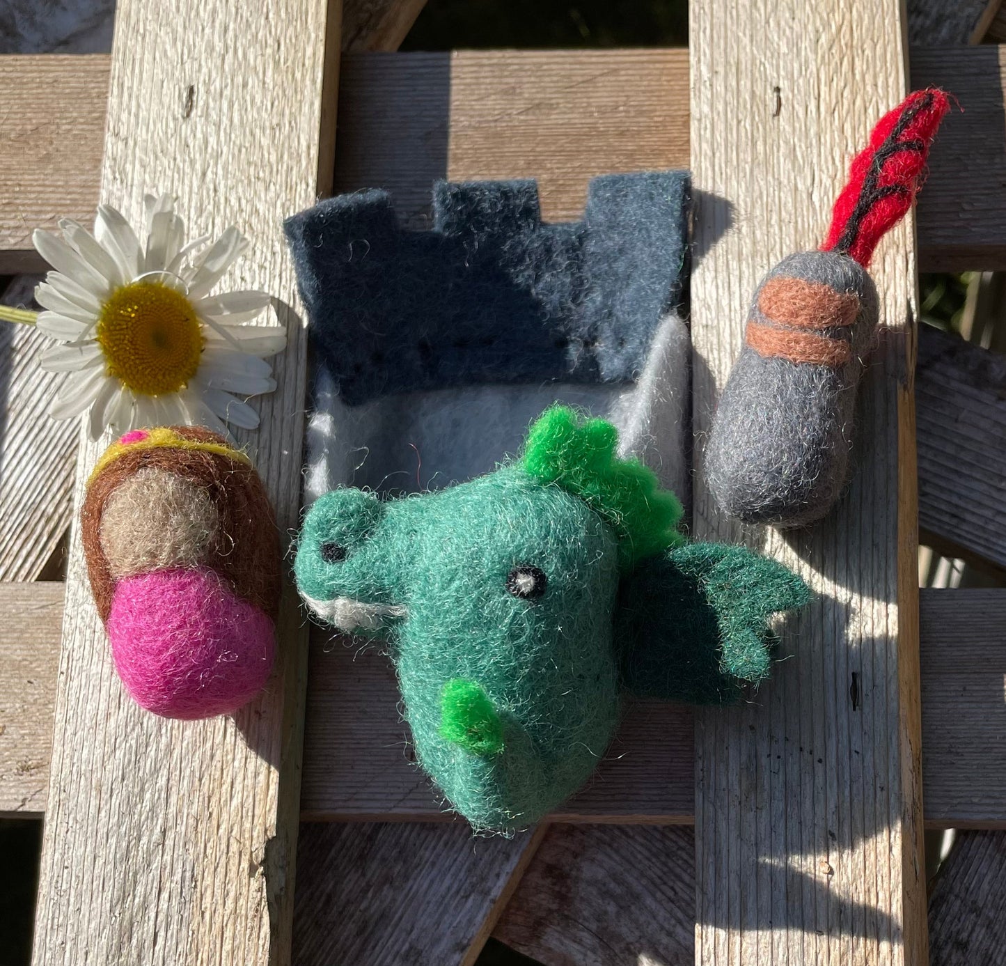 Fairy Tales Storytelling Props - Castle & Dragon - Alder & Alouette