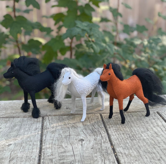 Lexi Christian Designs, Merino Wool Horse Craft Kit - Alder & Alouette