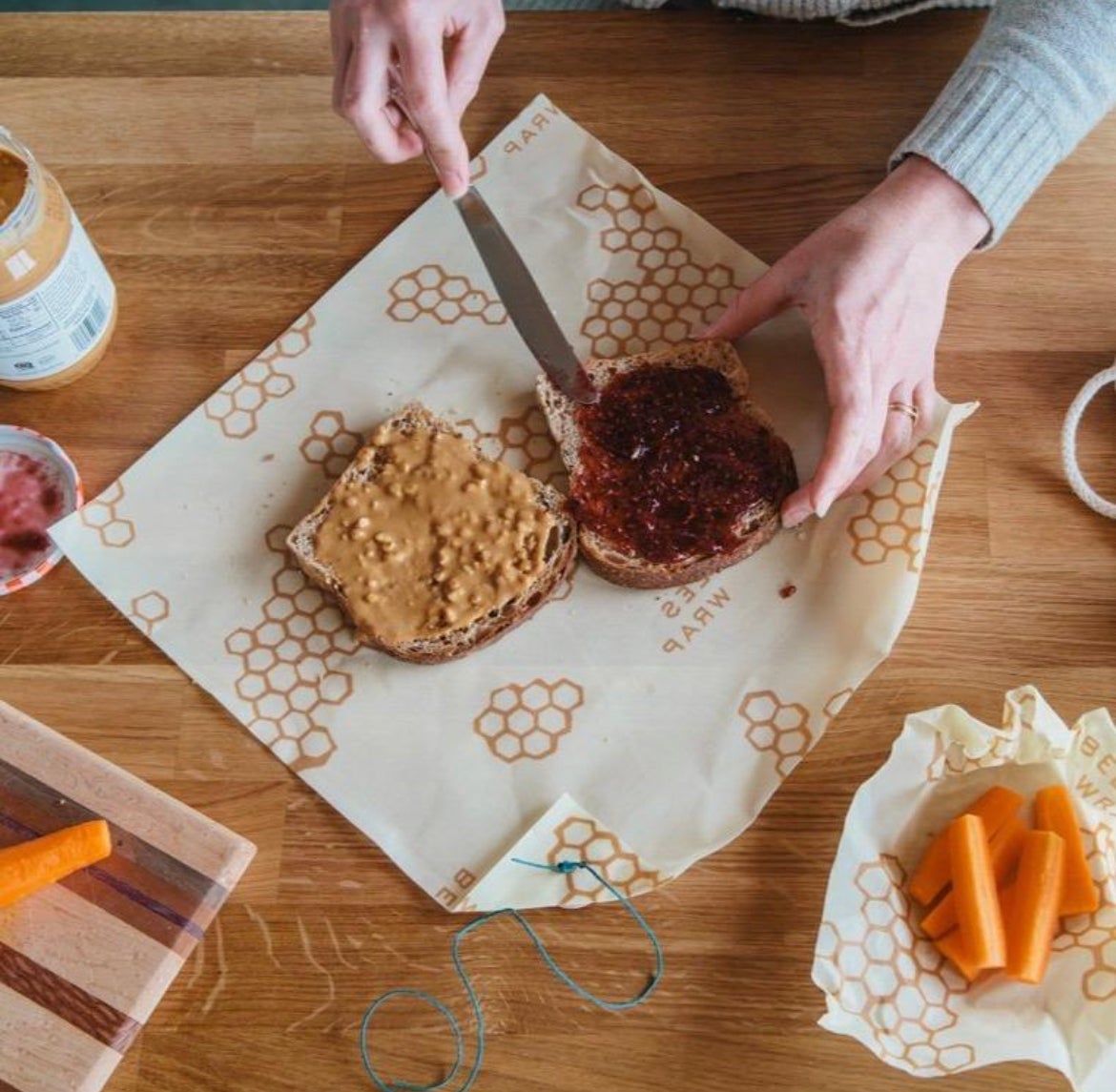 Single Sandwich Bee's Wrap® in Beeswax Honeycomb | Wax Wraps Mealtime Bees Wrap | Alder & Alouette