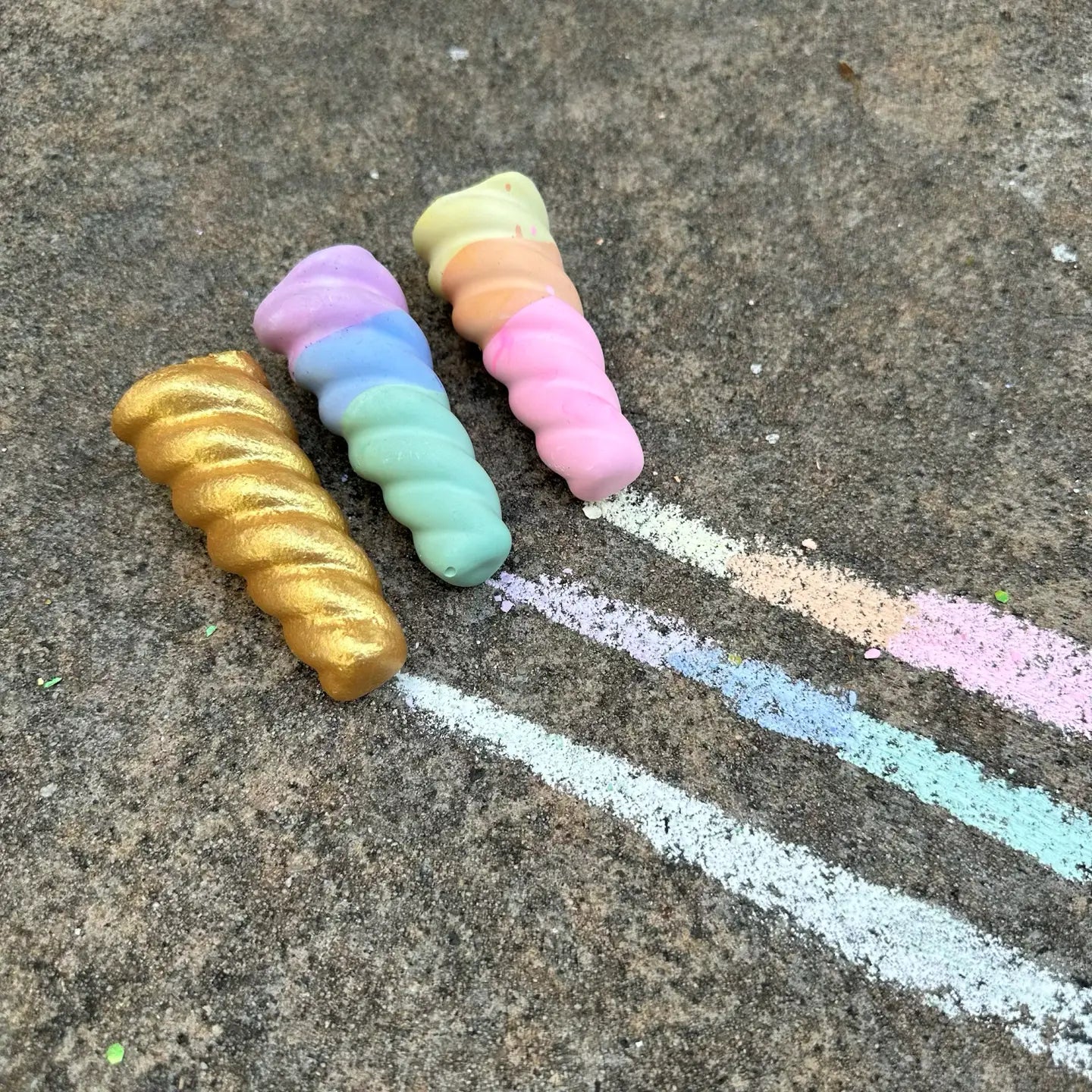 TWEE Unicorn and Narwhal Horn Chalk Set
