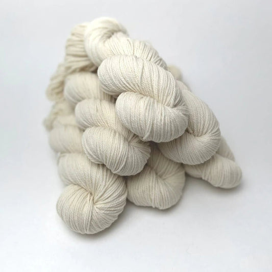 Natural Yarn from Targhee Sheep 3-Ply DK/Worsted - Alder & Alouette