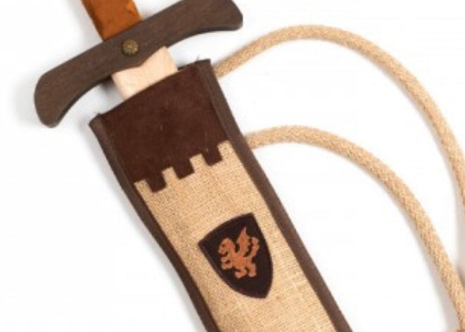Kalid Medieval Wooden Toy Dagger w/ Sheath & Girdle, ‘Dragon’ Crest Pretend Dagger - Alder & Alouette