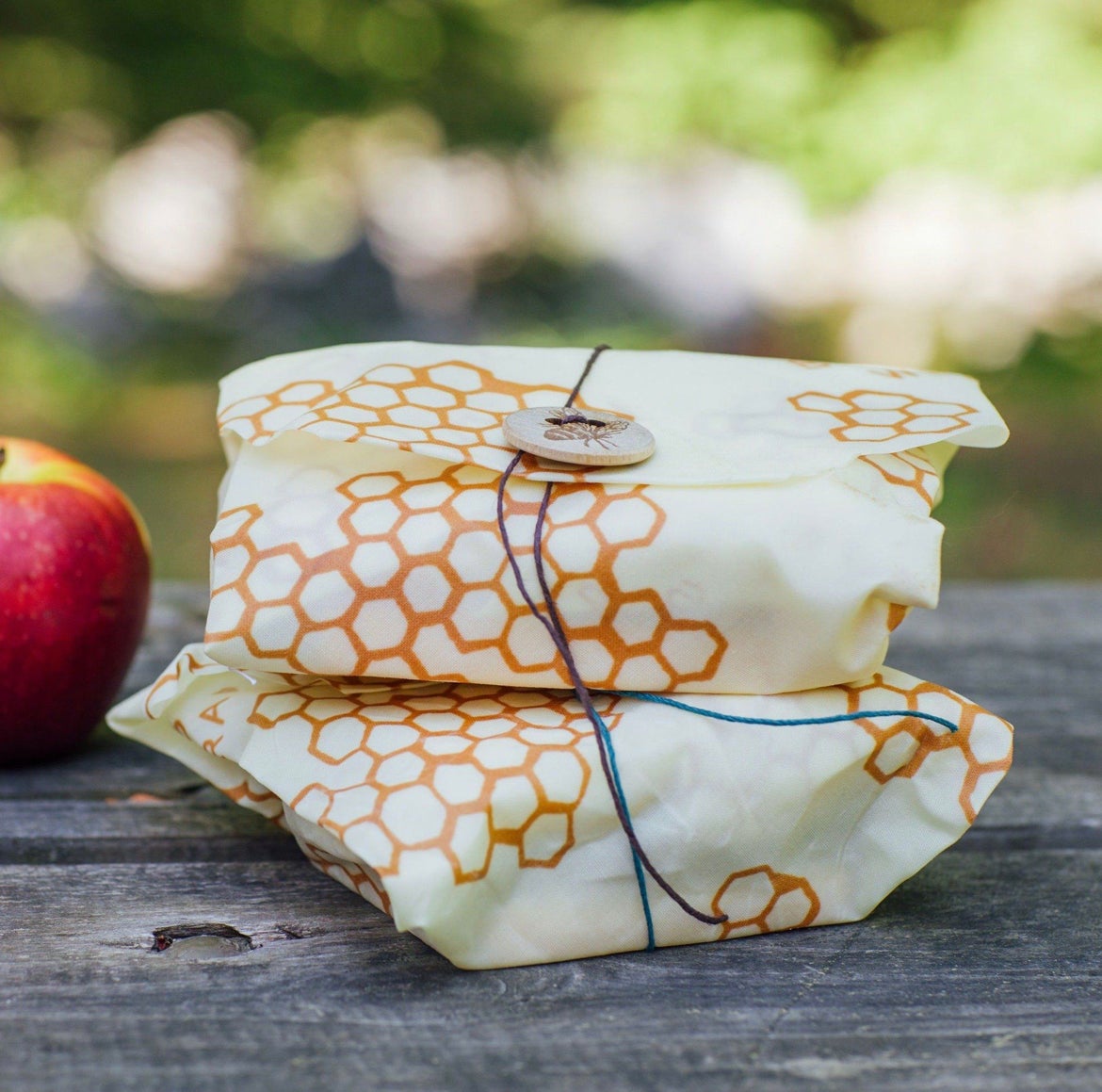 Single Sandwich Bee's Wrap® in Beeswax Honeycomb | Wax Wraps Mealtime Bees Wrap | Alder & Alouette