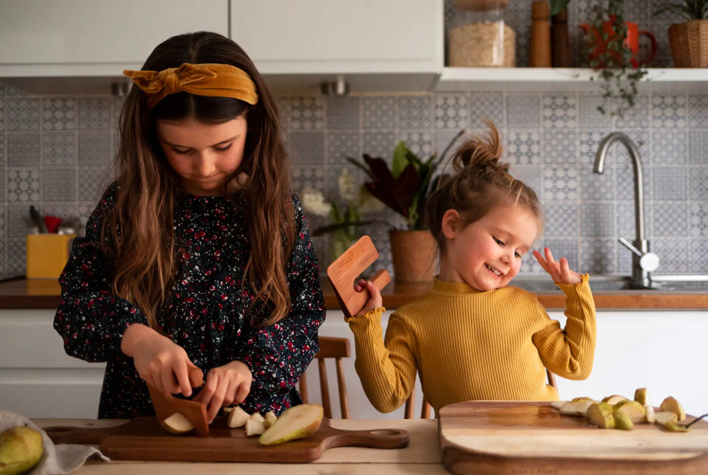 SKÅGFÄ Träkniv - Wooden Knife for Kids | Childrens Wooden Knife - Alder & Alouette